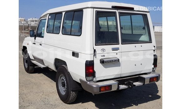 Acheter Import Voiture Toyota Land Cruiser Blanc à Import - Dubai, Estuaire Acheter Import Voiture Toyota Land Cruiser Blanc à Import - Dubai, Estuaire