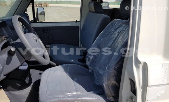 Acheter Import Voiture Toyota Land Cruiser Blanc à Import - Dubai, Estuaire Acheter Import Voiture Toyota Land Cruiser Blanc à Import - Dubai, Estuaire