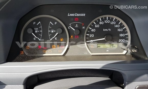 Acheter Import Voiture Toyota Land Cruiser Blanc à Import - Dubai, Estuaire Acheter Import Voiture Toyota Land Cruiser Blanc à Import - Dubai, Estuaire