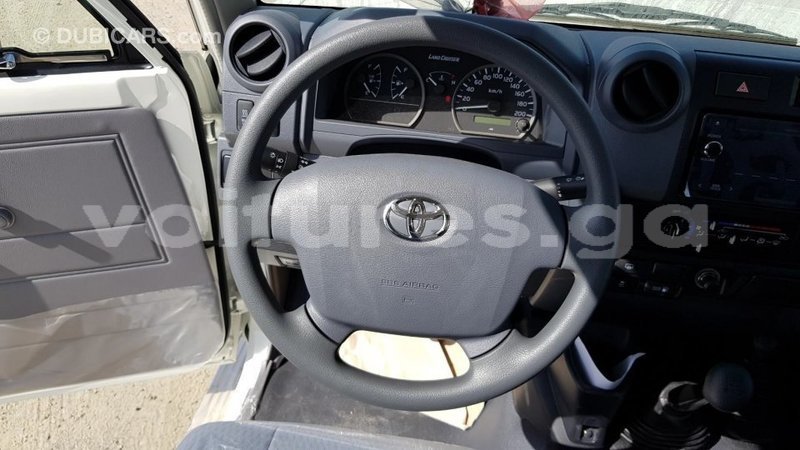 Big with watermark toyota land cruiser estuary import dubai 6820