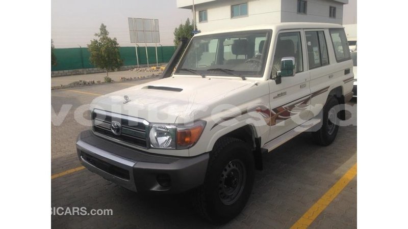 Big with watermark toyota land cruiser estuary import dubai 6821