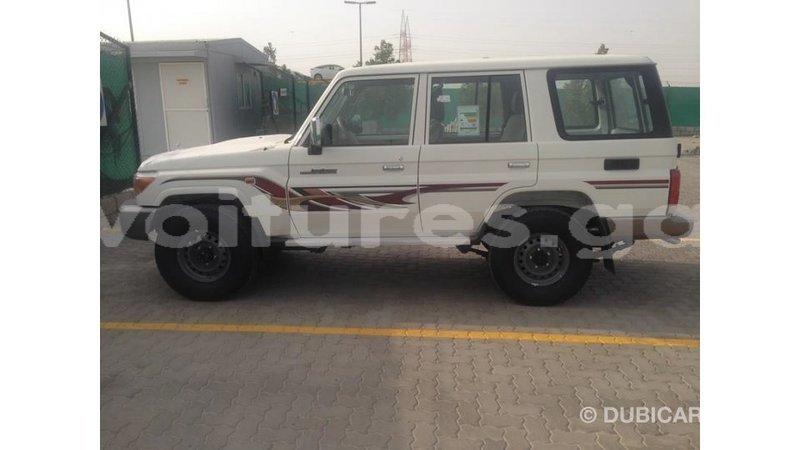 Big with watermark toyota land cruiser estuary import dubai 6821