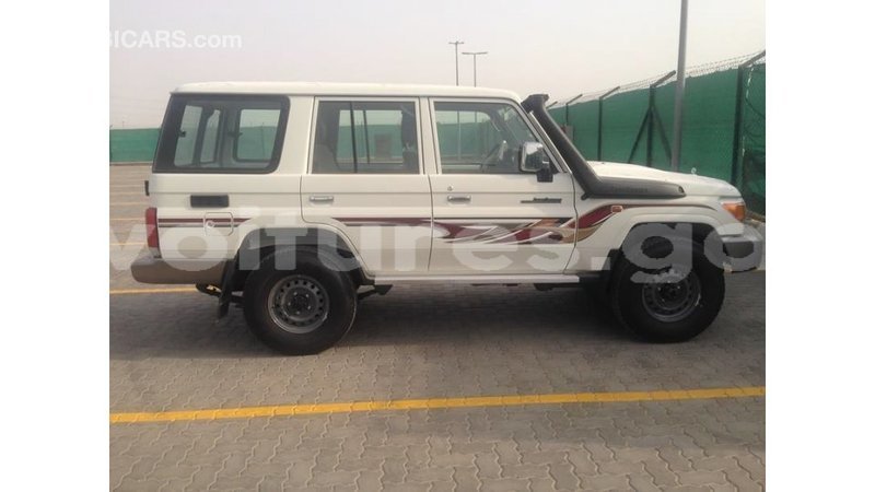 Big with watermark toyota land cruiser estuary import dubai 6821