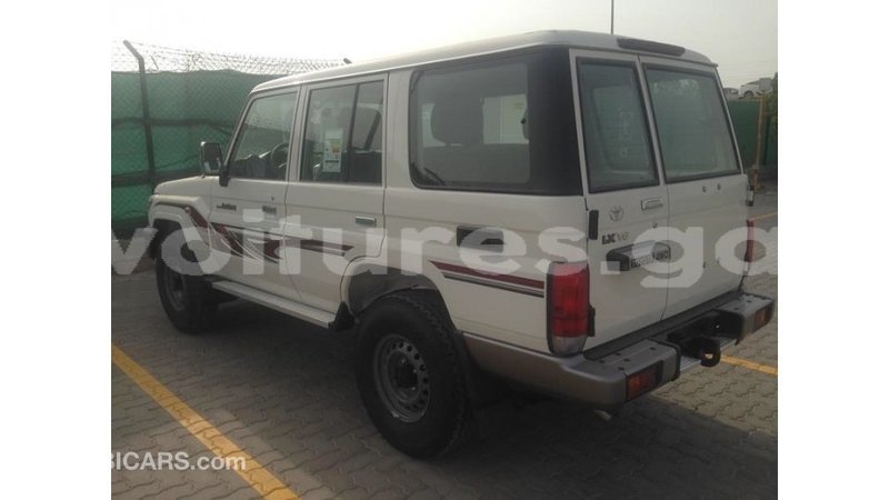 Big with watermark toyota land cruiser estuary import dubai 6821