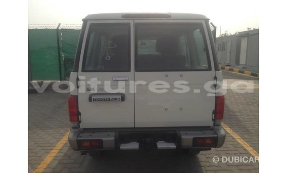 Buy Import Toyota Land Cruiser White Car in Import - Dubai in Estuary Buy Import Toyota Land Cruiser White Car in Import - Dubai in Estuary