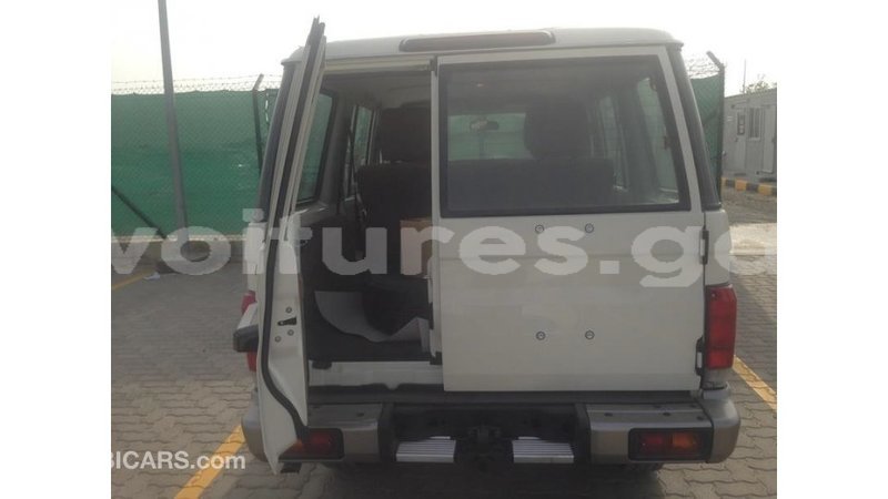 Big with watermark toyota land cruiser estuary import dubai 6821