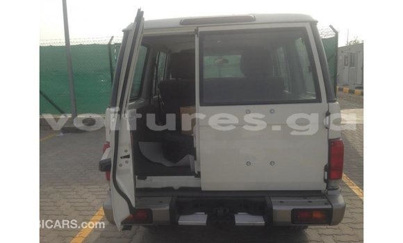 Buy Import Toyota Land Cruiser White Car in Import - Dubai in Estuary Buy Import Toyota Land Cruiser White Car in Import - Dubai in Estuary