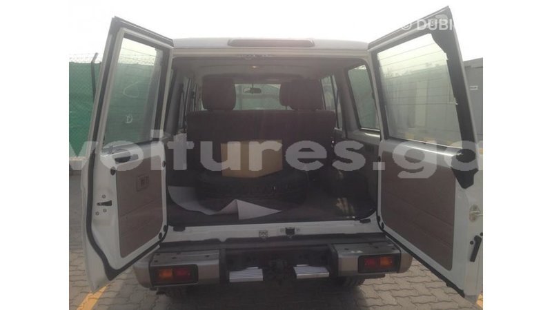 Big with watermark toyota land cruiser estuary import dubai 6821