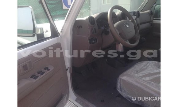 Buy Import Toyota Land Cruiser White Car in Import - Dubai in Estuary Buy Import Toyota Land Cruiser White Car in Import - Dubai in Estuary