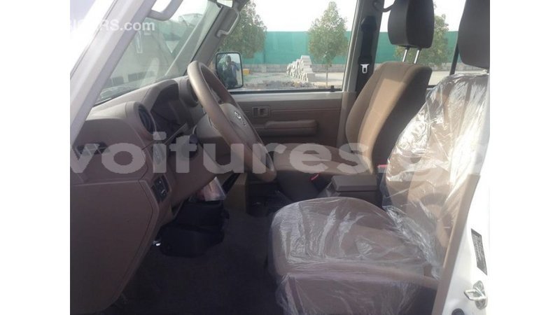 Big with watermark toyota land cruiser estuary import dubai 6821