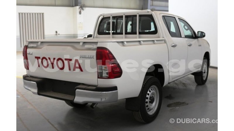 Big with watermark toyota hilux estuary import dubai 6822