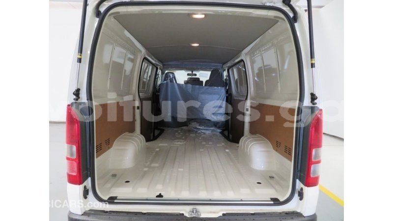 Big with watermark toyota hiace estuary import dubai 6824