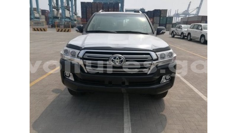 Big with watermark toyota land cruiser estuary import dubai 6825