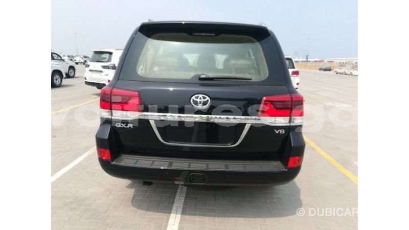 Big with watermark toyota land cruiser estuary import dubai 6825