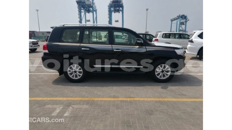 Big with watermark toyota land cruiser estuary import dubai 6825