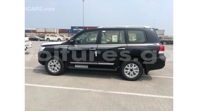 Big with watermark toyota land cruiser estuary import dubai 6825