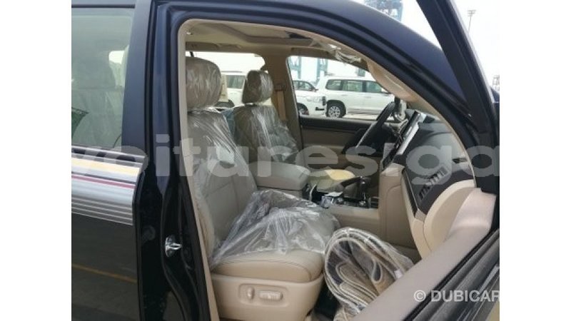 Big with watermark toyota land cruiser estuary import dubai 6825