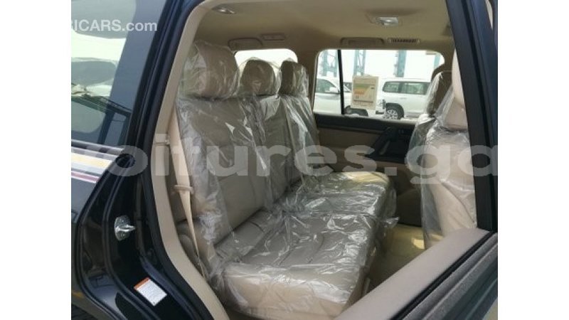 Big with watermark toyota land cruiser estuary import dubai 6825