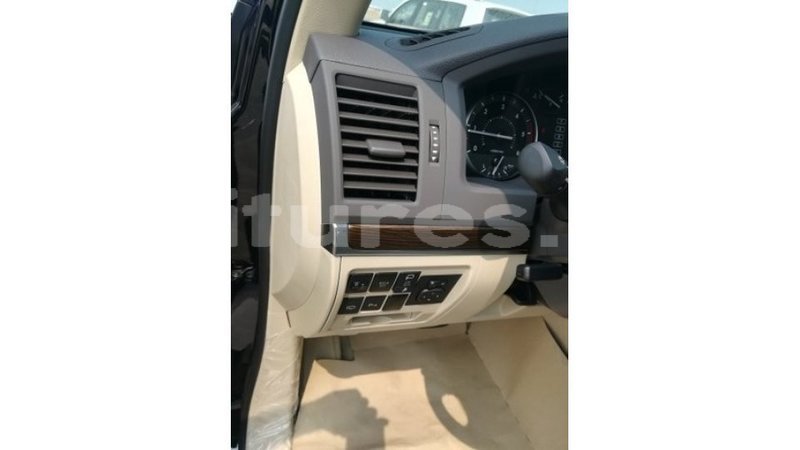 Big with watermark toyota land cruiser estuary import dubai 6825