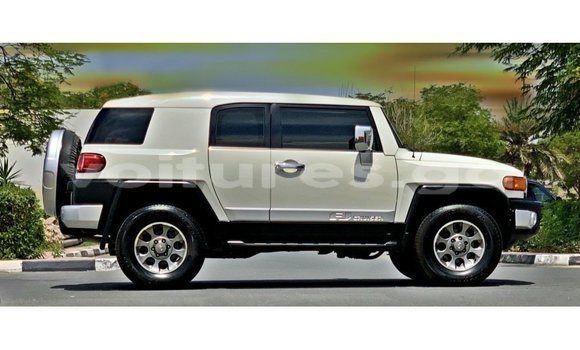 Acheter Import Voiture Toyota FJ Cruiser Blanc à Import - Dubai, Estuaire Acheter Import Voiture Toyota FJ Cruiser Blanc à Import - Dubai, Estuaire