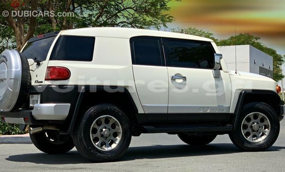 Acheter Import Voiture Toyota FJ Cruiser Blanc à Import - Dubai, Estuaire Acheter Import Voiture Toyota FJ Cruiser Blanc à Import - Dubai, Estuaire
