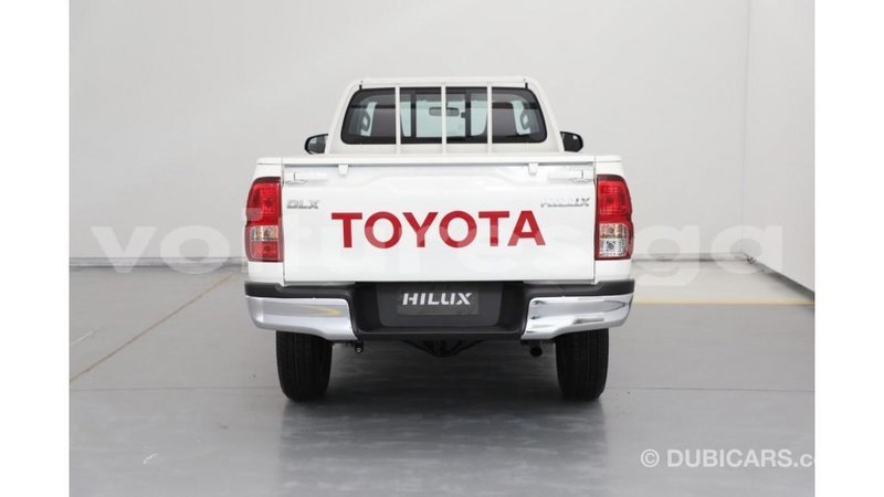 Big with watermark toyota hilux estuary import dubai 6831