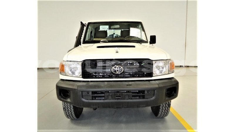 Big with watermark toyota land cruiser estuary import dubai 6832