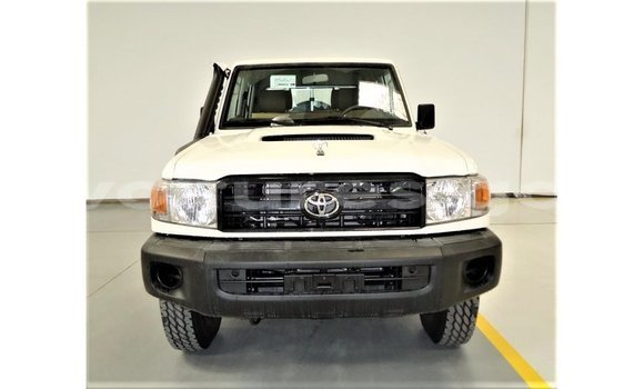 Acheter Import Voiture Toyota Land Cruiser Blanc à Import - Dubai, Estuaire Acheter Import Voiture Toyota Land Cruiser Blanc à Import - Dubai, Estuaire