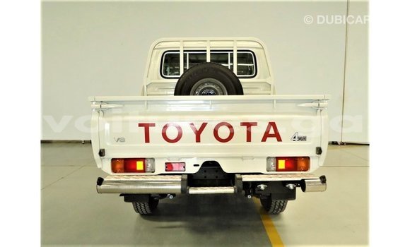 Acheter Import Voiture Toyota Land Cruiser Blanc à Import - Dubai, Estuaire Acheter Import Voiture Toyota Land Cruiser Blanc à Import - Dubai, Estuaire