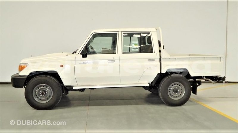 Big with watermark toyota land cruiser estuary import dubai 6832