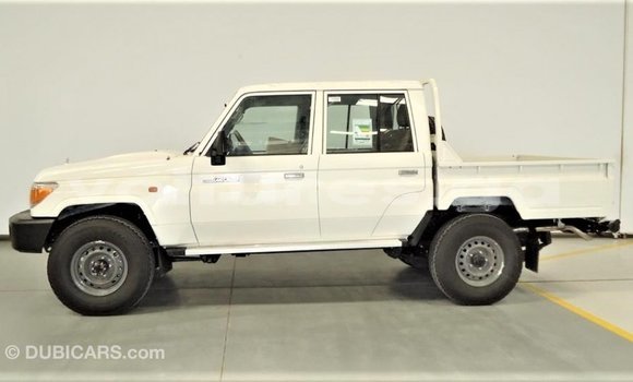 Acheter Import Voiture Toyota Land Cruiser Blanc à Import - Dubai, Estuaire Acheter Import Voiture Toyota Land Cruiser Blanc à Import - Dubai, Estuaire