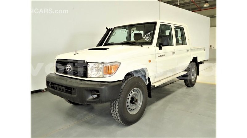 Big with watermark toyota land cruiser estuary import dubai 6832