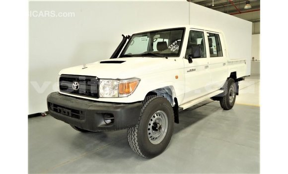 Acheter Import Voiture Toyota Land Cruiser Blanc à Import - Dubai, Estuaire Acheter Import Voiture Toyota Land Cruiser Blanc à Import - Dubai, Estuaire