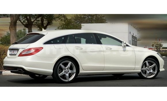 Acheter Import Voiture Mercedes-Benz 190 Blanc à Import - Dubai, Estuaire Acheter Import Voiture Mercedes-Benz 190 Blanc à Import - Dubai, Estuaire