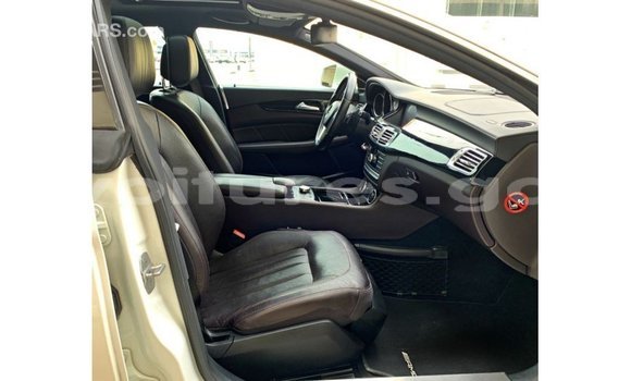 Acheter Import Voiture Mercedes-Benz 190 Blanc à Import - Dubai, Estuaire Acheter Import Voiture Mercedes-Benz 190 Blanc à Import - Dubai, Estuaire