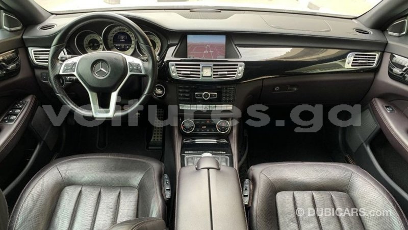 Big with watermark mercedes benz 190 estuary import dubai 6835