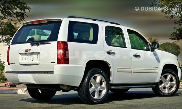 Acheter Import Voiture Chevrolet Tahoe Blanc à Import - Dubai, Estuaire Acheter Import Voiture Chevrolet Tahoe Blanc à Import - Dubai, Estuaire