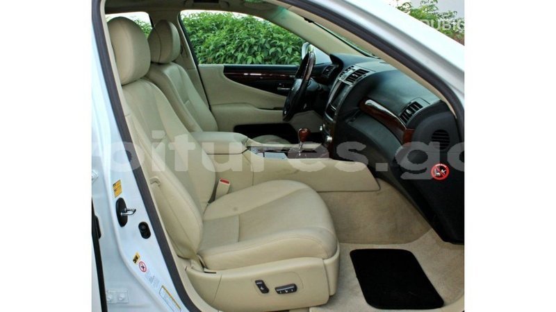 Big with watermark lexus ls estuary import dubai 6849