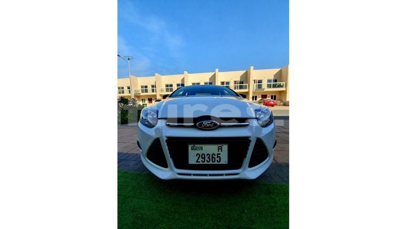 Big with watermark ford focus estuary import dubai 6860