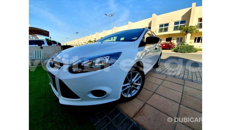 Big with watermark ford focus estuary import dubai 6860