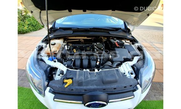 Acheter Import Voiture Ford Focus Blanc à Import - Dubai, Estuaire Acheter Import Voiture Ford Focus Blanc à Import - Dubai, Estuaire