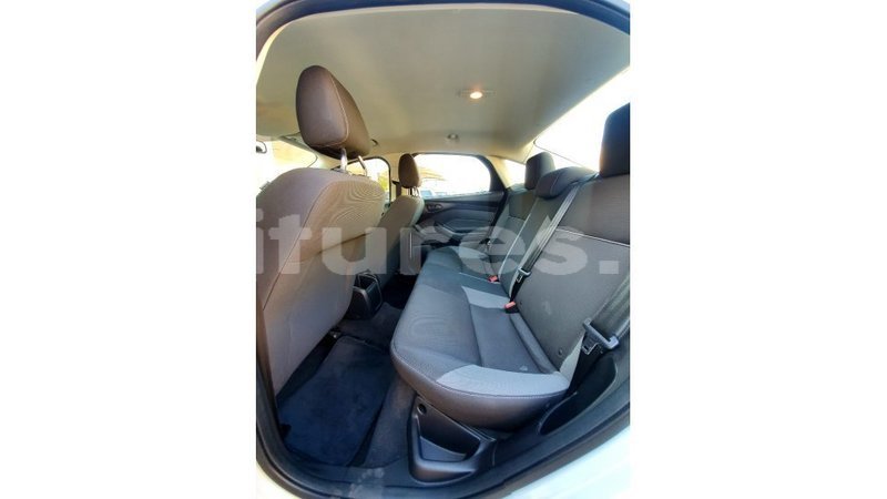 Big with watermark ford focus estuary import dubai 6860