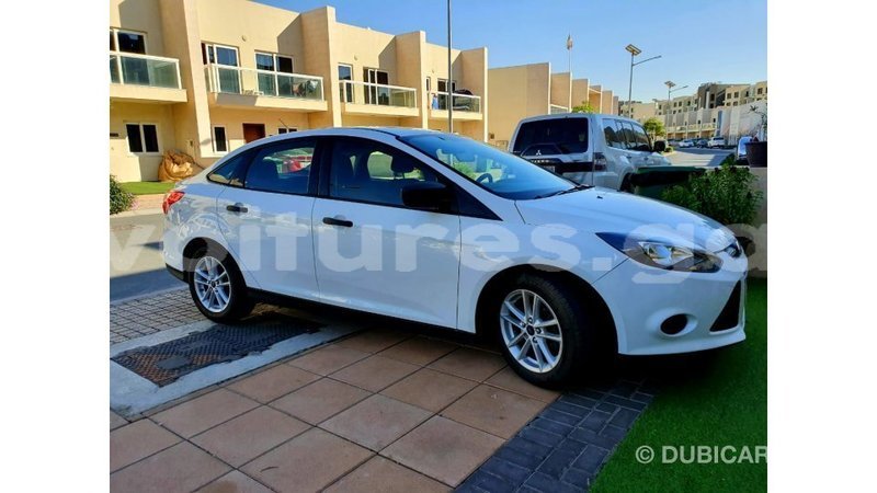 Big with watermark ford focus estuary import dubai 6860