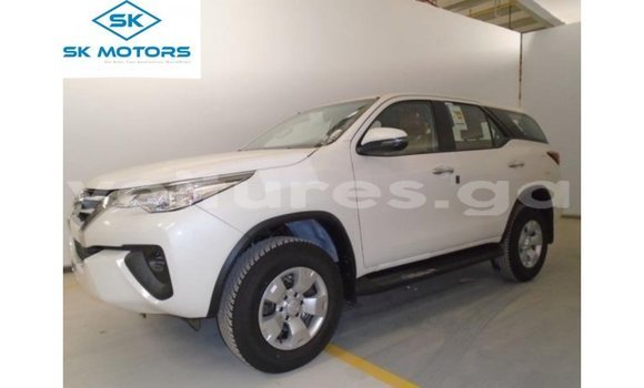 Sayi Imported Toyota Fortuner White Mota in Import - Dubai a estuary Sayi Imported Toyota Fortuner White Mota in Import - Dubai a estuary