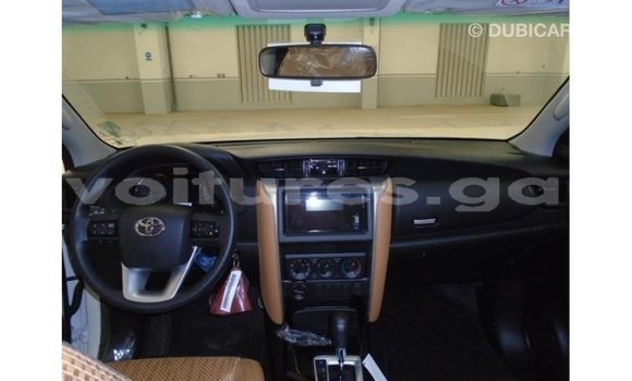 Sayi Imported Toyota Fortuner White Mota in Import - Dubai a estuary Sayi Imported Toyota Fortuner White Mota in Import - Dubai a estuary