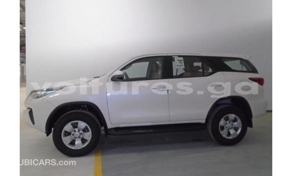 Sayi Imported Toyota Fortuner White Mota in Import - Dubai a estuary Sayi Imported Toyota Fortuner White Mota in Import - Dubai a estuary