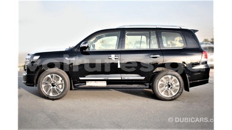 Big with watermark toyota land cruiser estuary import dubai 6865