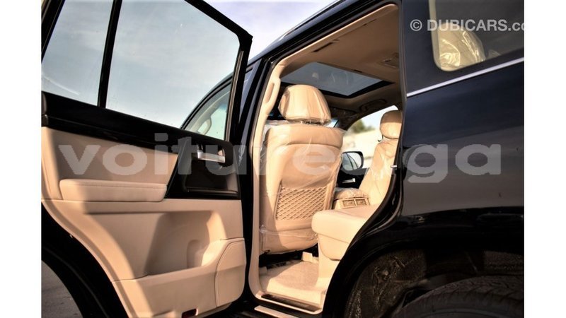 Big with watermark toyota land cruiser estuary import dubai 6865