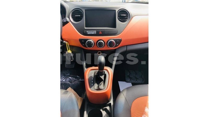 Big with watermark hyundai i10 estuary import dubai 6866