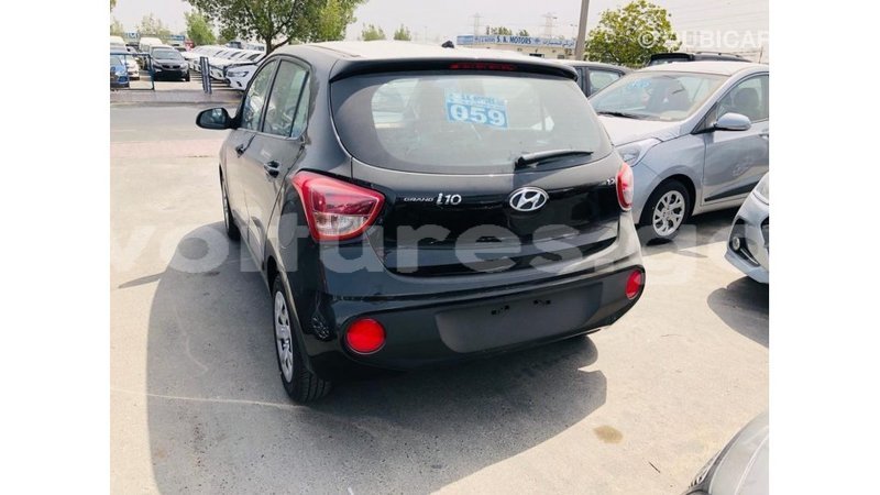 Big with watermark hyundai i10 estuary import dubai 6866